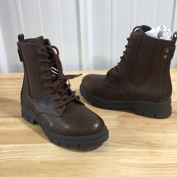 New WB Woman’s White Mountain Chevy DK Brown Smooth Boots - Picture 2 of 8